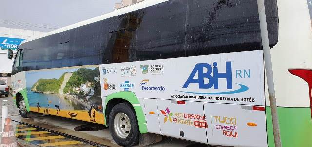 Caravana da hotelaria do RN promove roadshow com ônibus adesivado