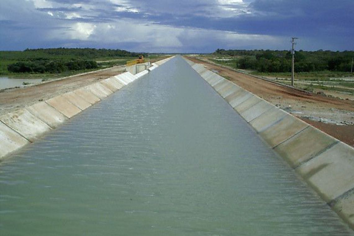 Vista geral do canal de transposição do Açude Castanhão, no Ceará.
