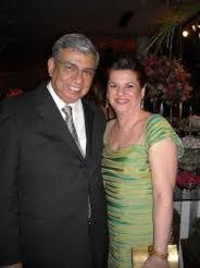 O Senador Garibaldi Alves recebe vivas de D. Denise Pereira Alves