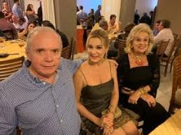 O maridão Renato Dias e a mãe Zalíx Marinho em vivas para Geraldinne Dias