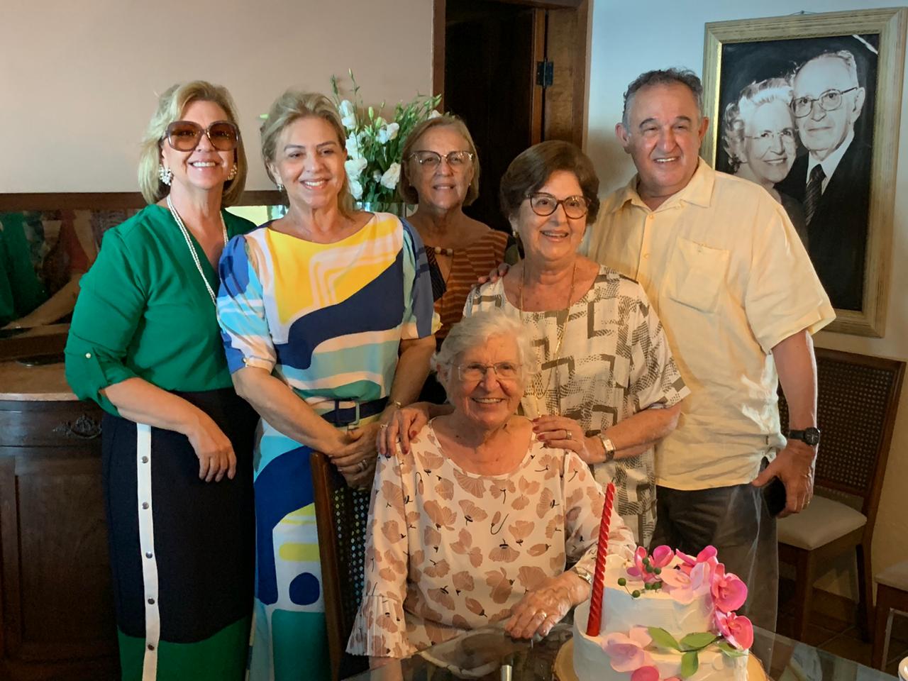 Iraneide recebe comemorações da irmã Lourdeca e dos primos e tia Leide, Lêda, Lulu e D. Lourdes Flor