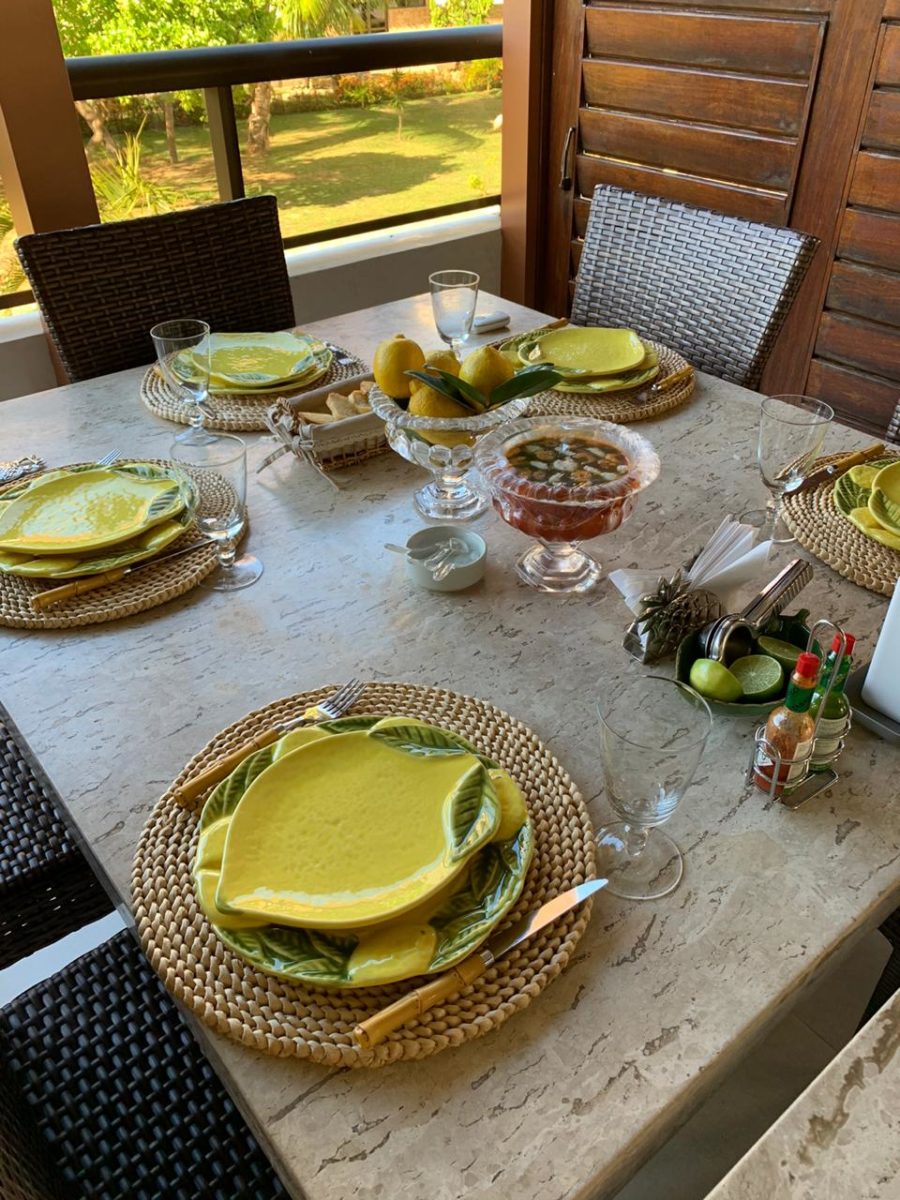 A mesa de verão com limões sicilianos preparada por Patrícia Melo Lyra