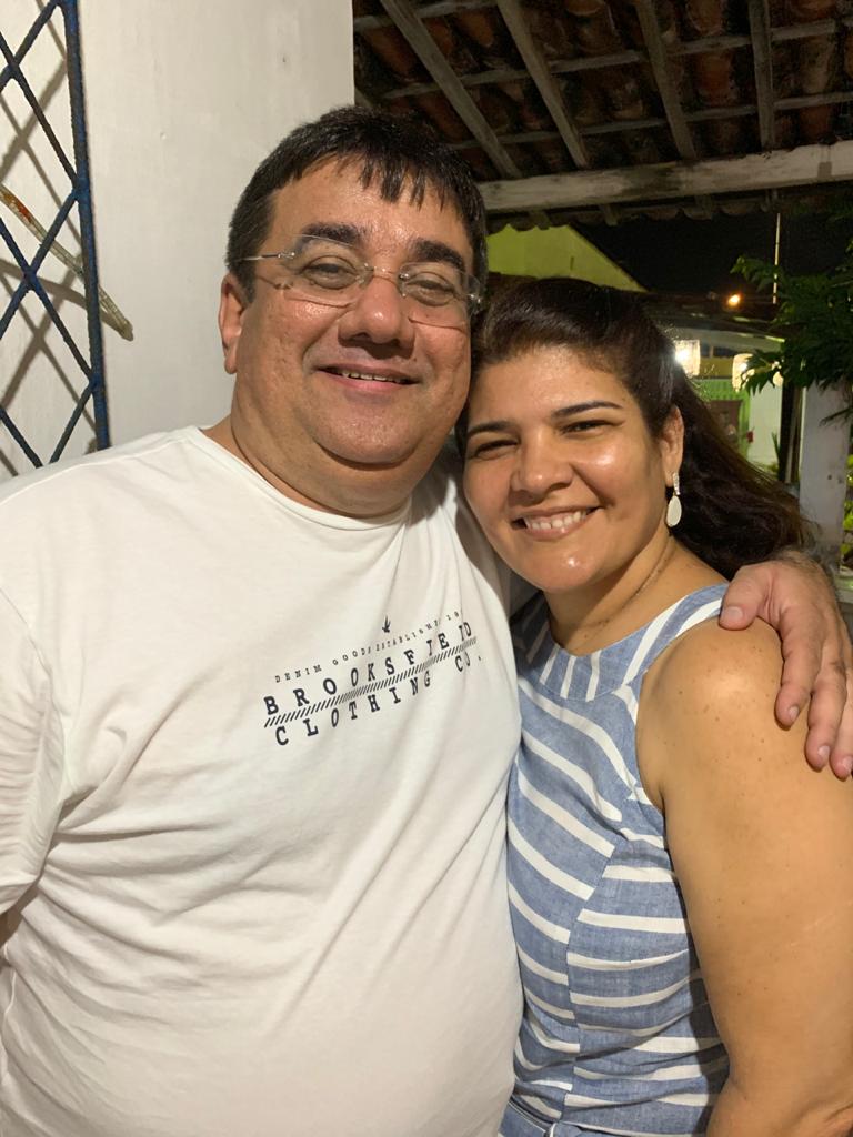 Veruska Fonsêca ganha abraço de parabéns do marido Adauto Rocha