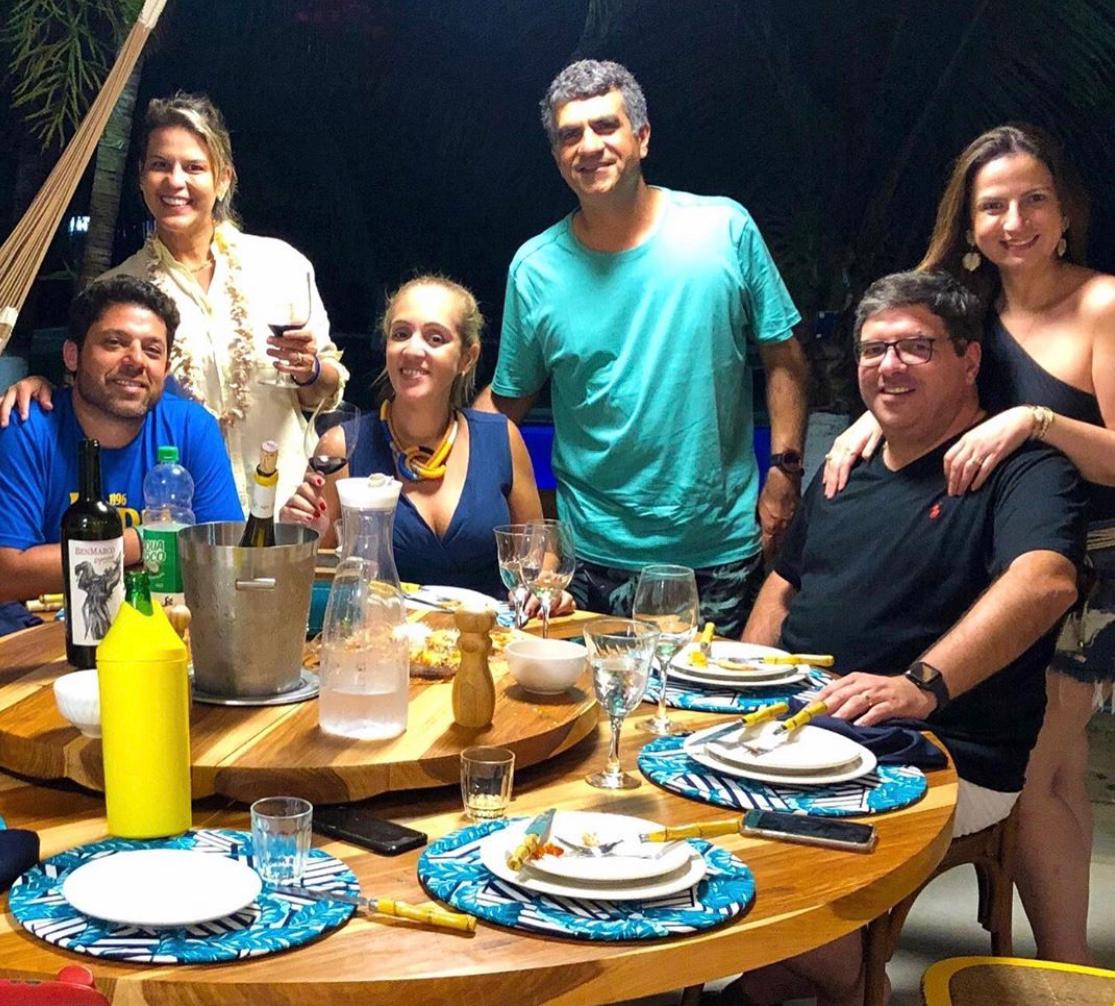 Os amigos Rafael e Fernanda Leite, Gustavo Barbalho e Patrícia Galvão, e o marido Camilo Collier em felicidades para a amida e musa a musa Luciana Azevedo