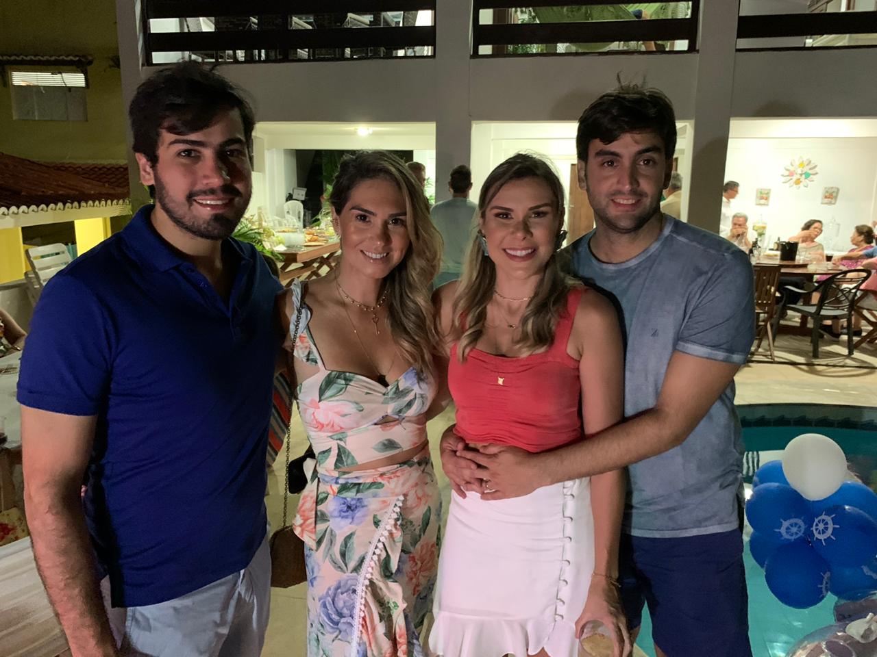 Fernanda Fonsêca Rocha recebe gritos de felicidades do irmão e da cunhada Rubinho Potiguar e Thacy Flor e do love Robertinho Alexandre Fernandes