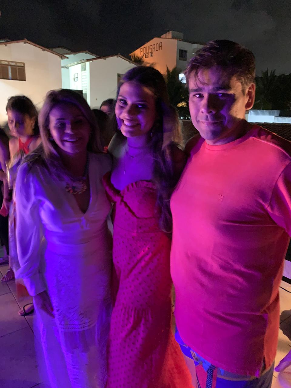 Júnior Rocha recebe parabéns da irmã Ariane e da filha Ana Júlia
