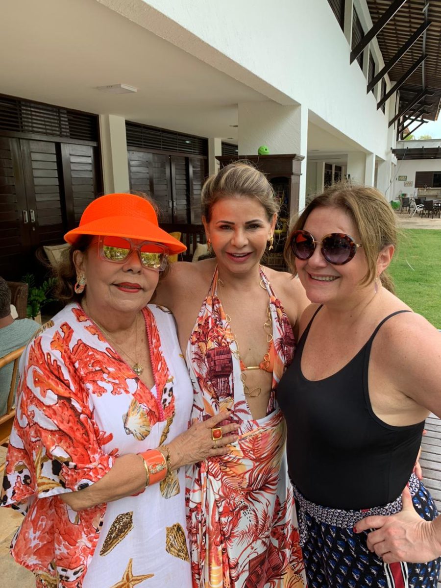 Eliana Lima, a homenageada do dia, com as anfitriãs D. Denise e Ariane Gaspar