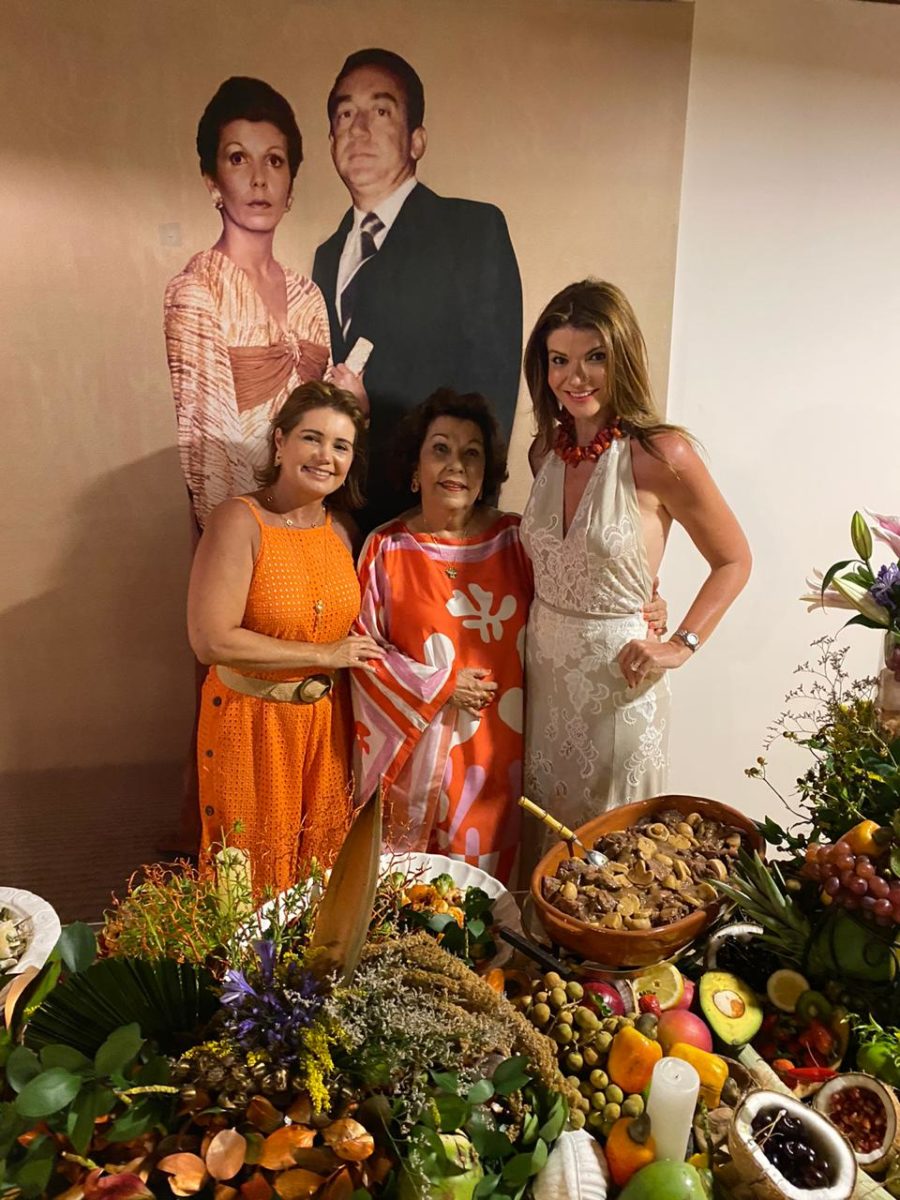 Ana Judilita Patriota recebe festa de parabéns da tia D. Denise Gaspar e da amiga Laurita Arruda Câmara
