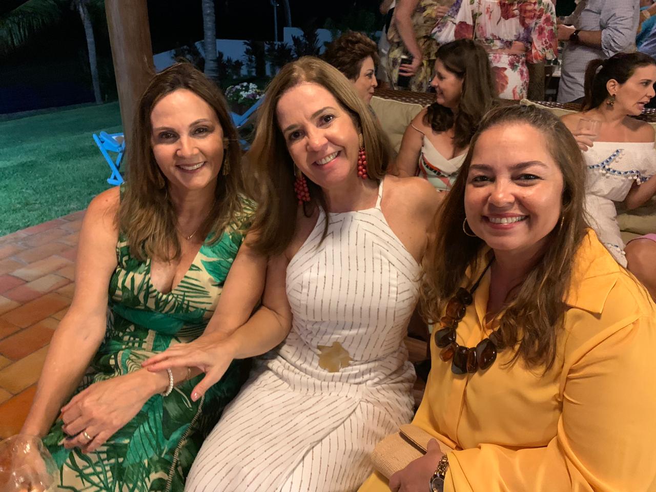 Sibele Queiroz Alves e Mirtinha Bezerra em dia de parabéns para a amiga Ione Simonetti Alves
