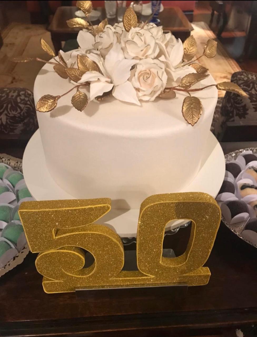 O bolo comemorativo dos 50 anos de casados