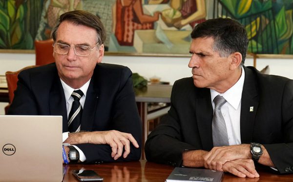 csm_Jair_Bolsonaro_General_Santos_Cruz_Foto_Alan_Santos_Agencia_PR_3f6f743e47