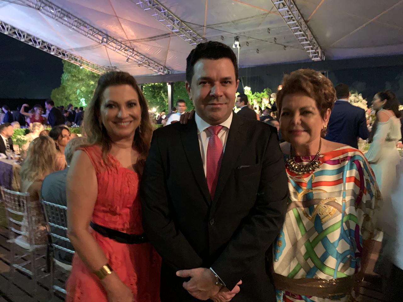 Os amigos Undário Andrade e Hilneth Correia em felicidades para a amiga Soledade Fernandes