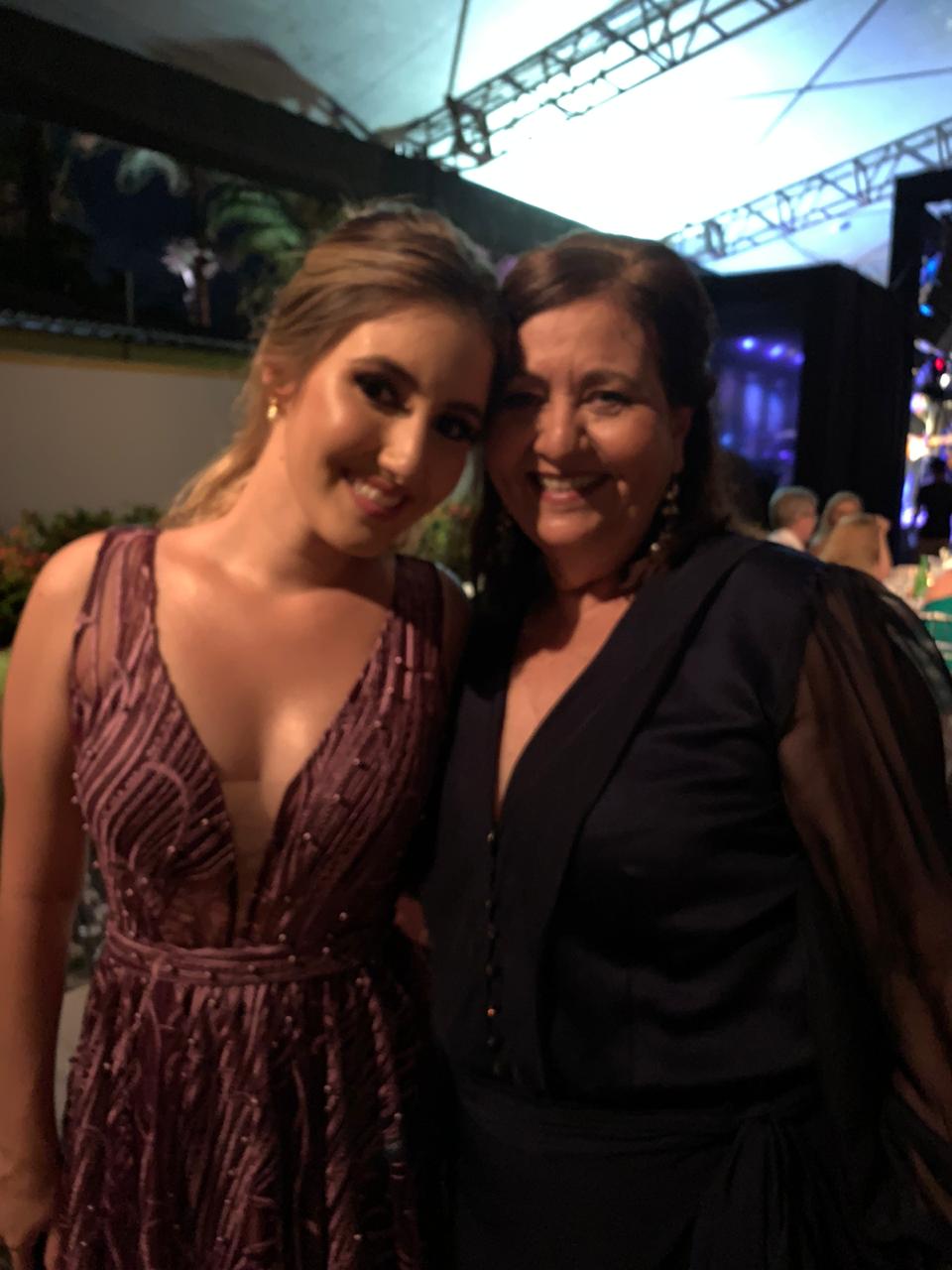 Gracinha Ferreira ganha parabéns da neta Duda 