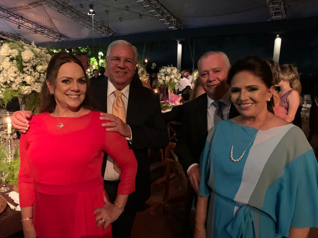 Os amigos Ana Lúcia/Haroldo Azevedo e a primeira-dama Marilda Nóbrega em dia de parabéns para Marinardo Dantas