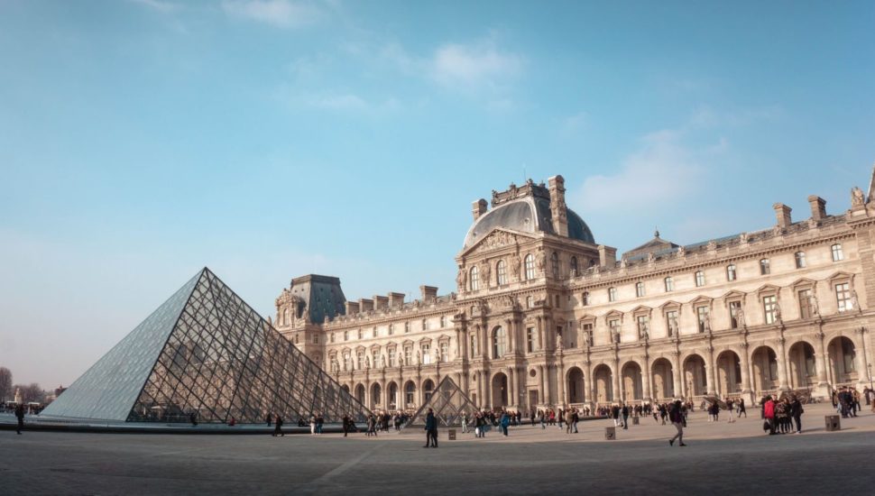 O fantástico Louvre em Paris