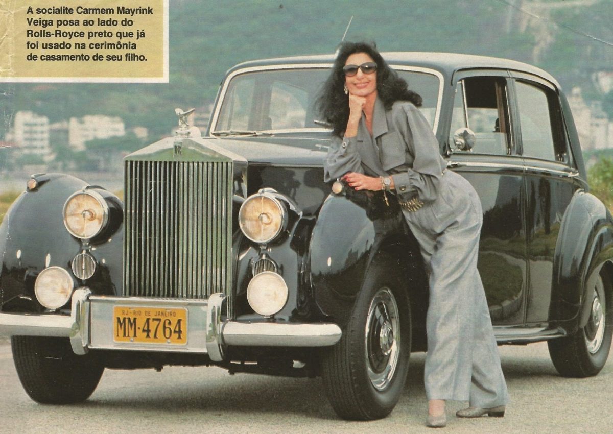 Carmen com o seu Rolls-Royce... em Paris Ela circulava com outro