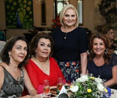 Vivas para Sheila Varela Figueiredo, ao lado de D. Denise Gaspar, Liege Barbalho e da irmã Márcia Varela Morais
