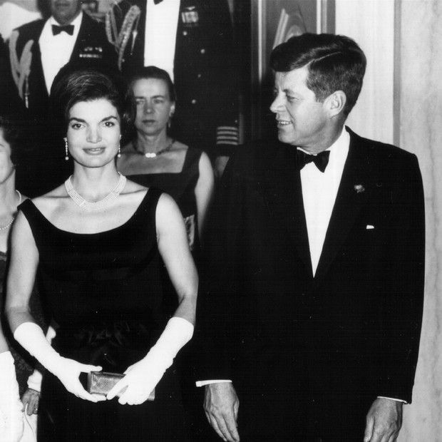 Jack ao lado do marido, e presidente do EUA JFK