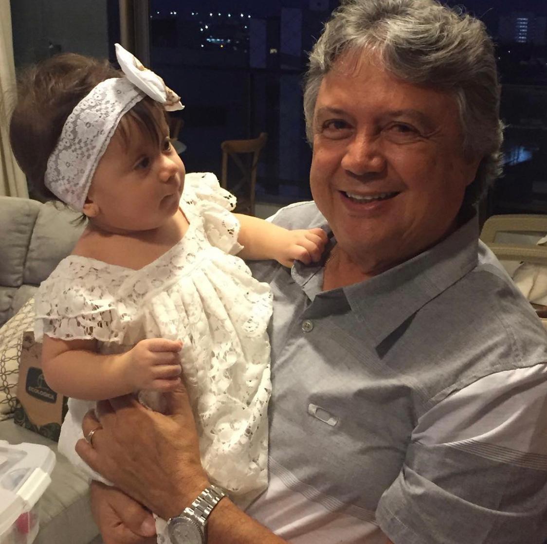 Gilberto Costa ganha parabéns da neta Maitê
