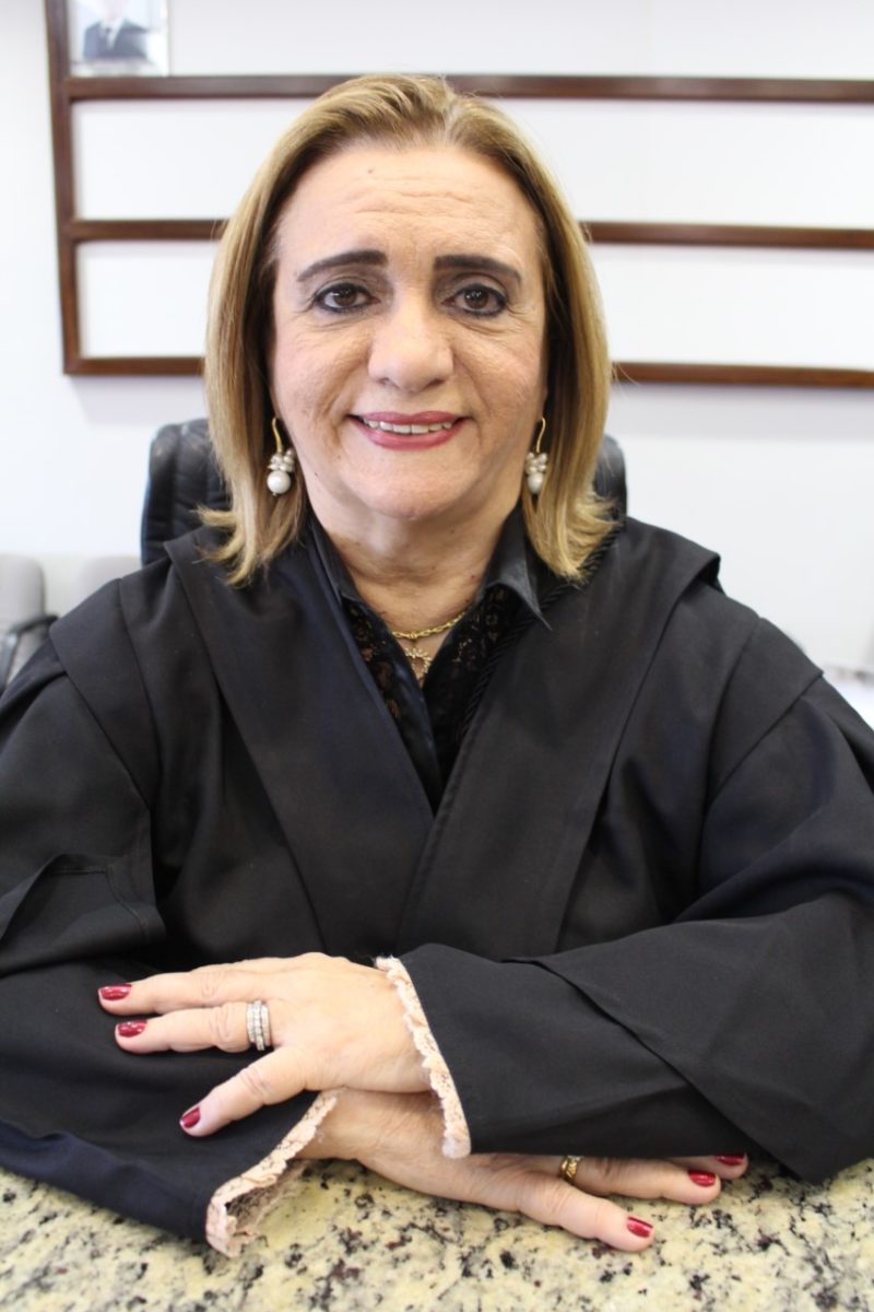 Felicidades para juíza Berenice Capuxú