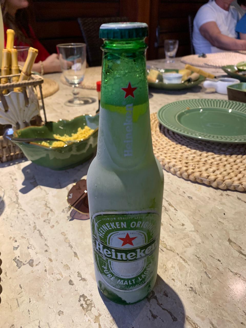 A Heineken mofada, trade mark dos anfitriões