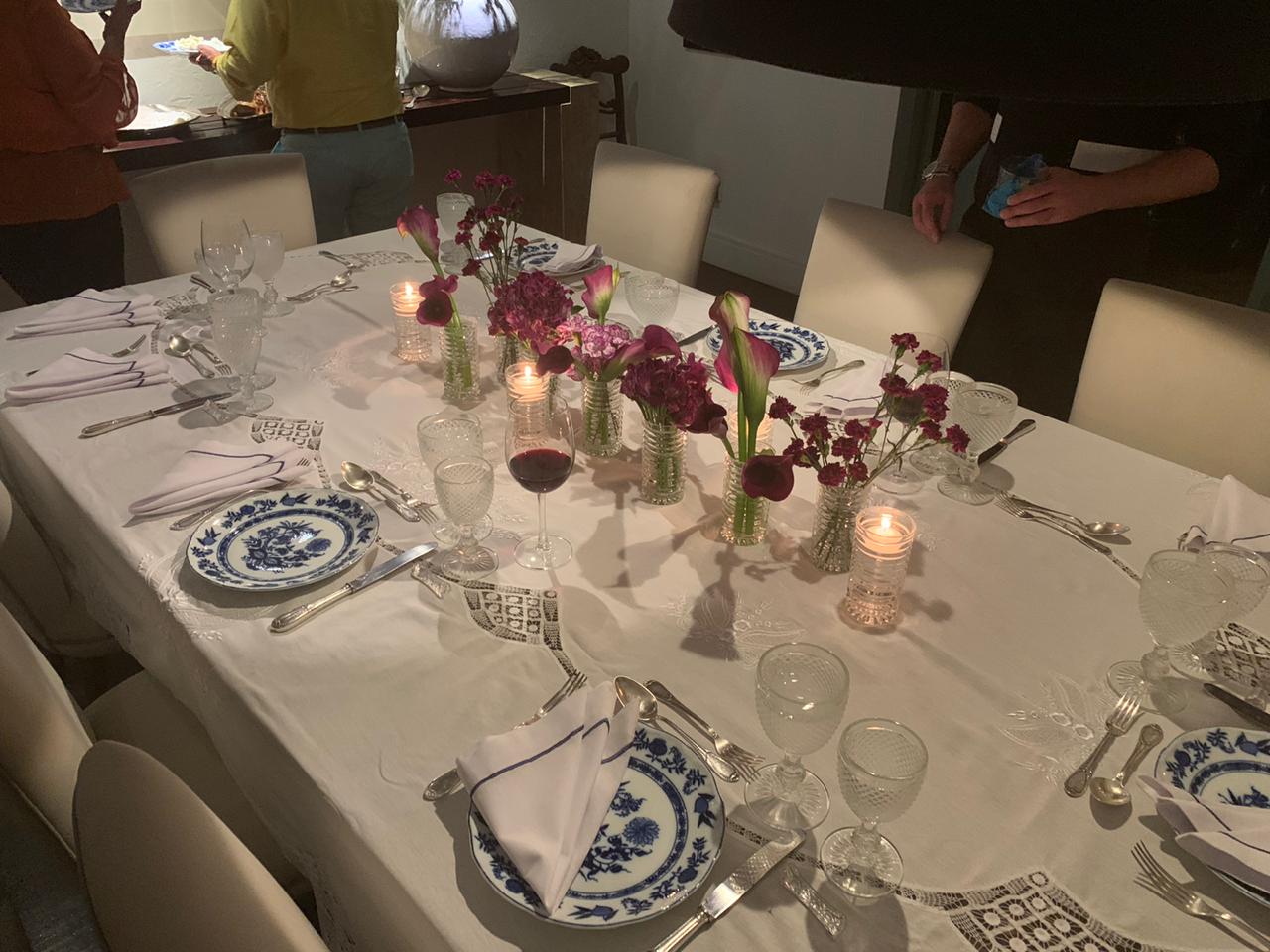 A mesa com decor & flores by Sheilla Sales