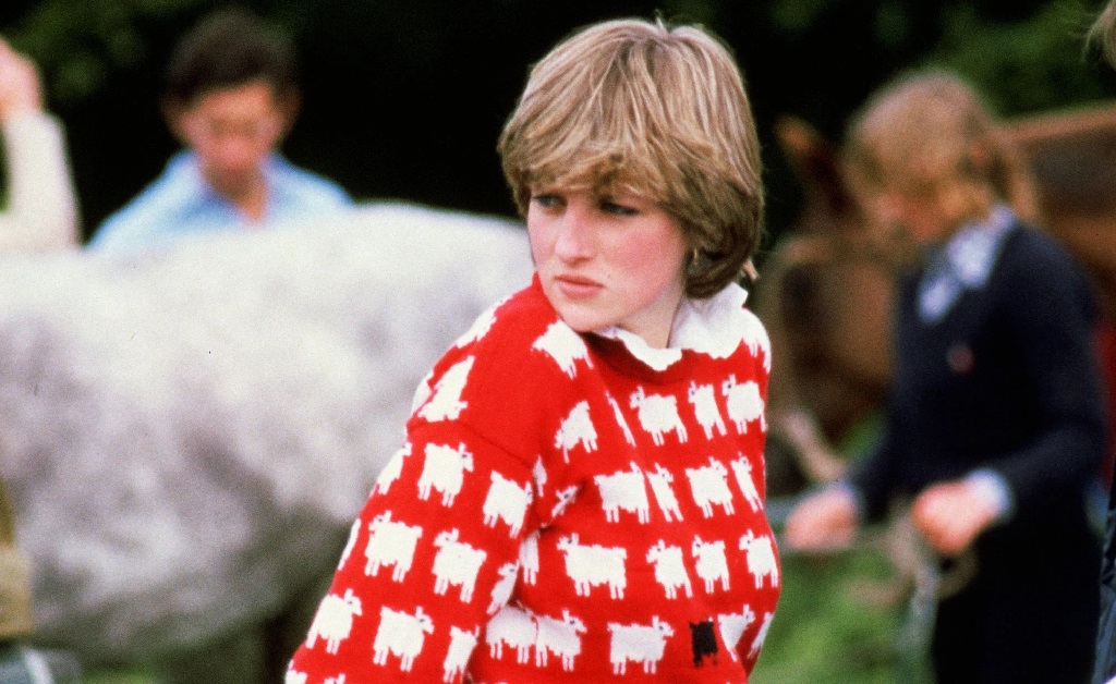 Lady Di nos anos 80 com o suéter hypado de ovelhas
