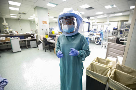 Medical workers at the Intensive care unit for patients infected by coronavirus COVID-19 at the Policlinico di Tor Vergata hospital, in Rome, Italy, 10 April 2020. ANSA/GIUSEPPE LAMI