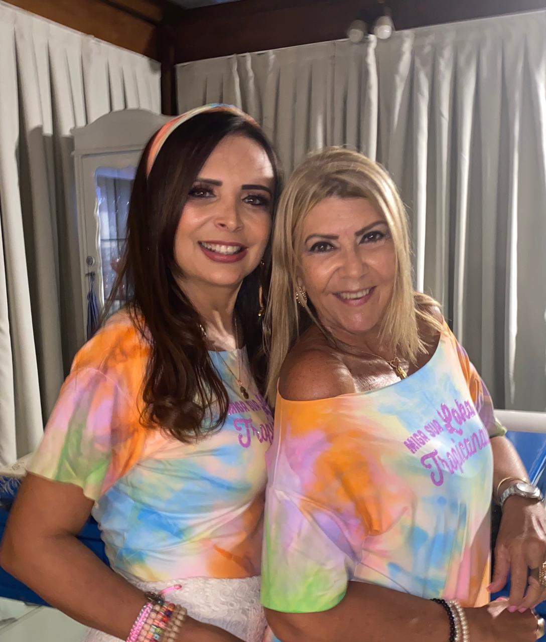 As amigas Débora Dias e Rose Varella no verão 2021 de Búzios
