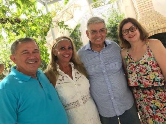 Arnóbio Pachêco recebe felicitações de saúde e paz da mulher Maria Helena e do casal amigo Garibaldi e D. Denise Alves