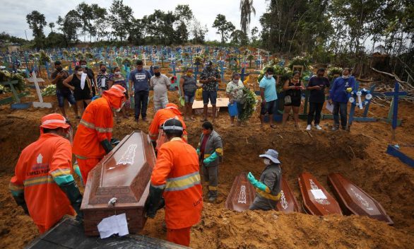 x87996715_Gravediggers-carry-a-coffin-during-a-collective-burial-of-people-that-have-passed-away-due.jpg.pagespeed.ic.C3T3I9TFy_