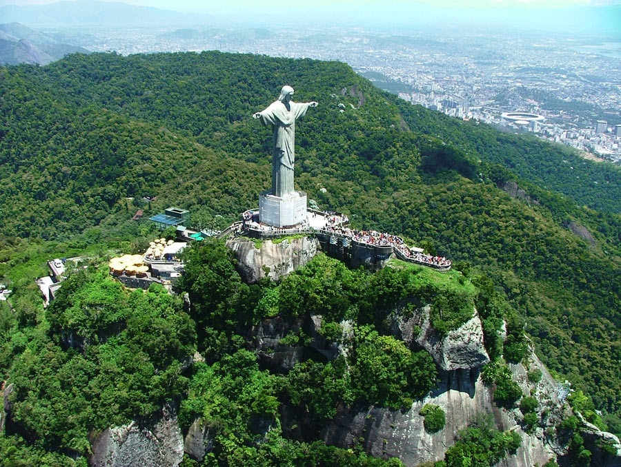 O Cristo Redentor, símbolo do RJ, no Parque Nacional da Tijuca
