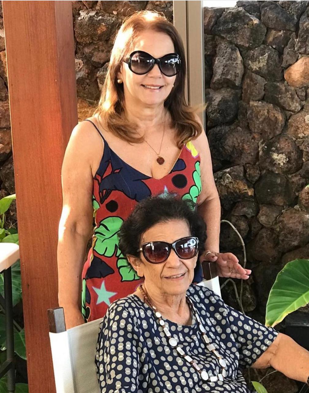 A querida amiga Tininha Santos recebe parabéns da mãe D. Iêda Moura