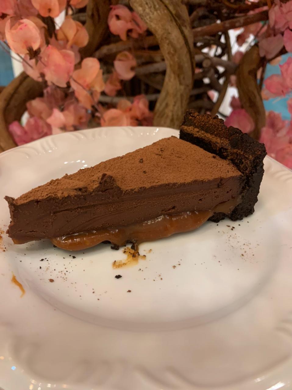 A torta elegante de chocolate belga com caramelo salgado, novidade do menu para próxima semana