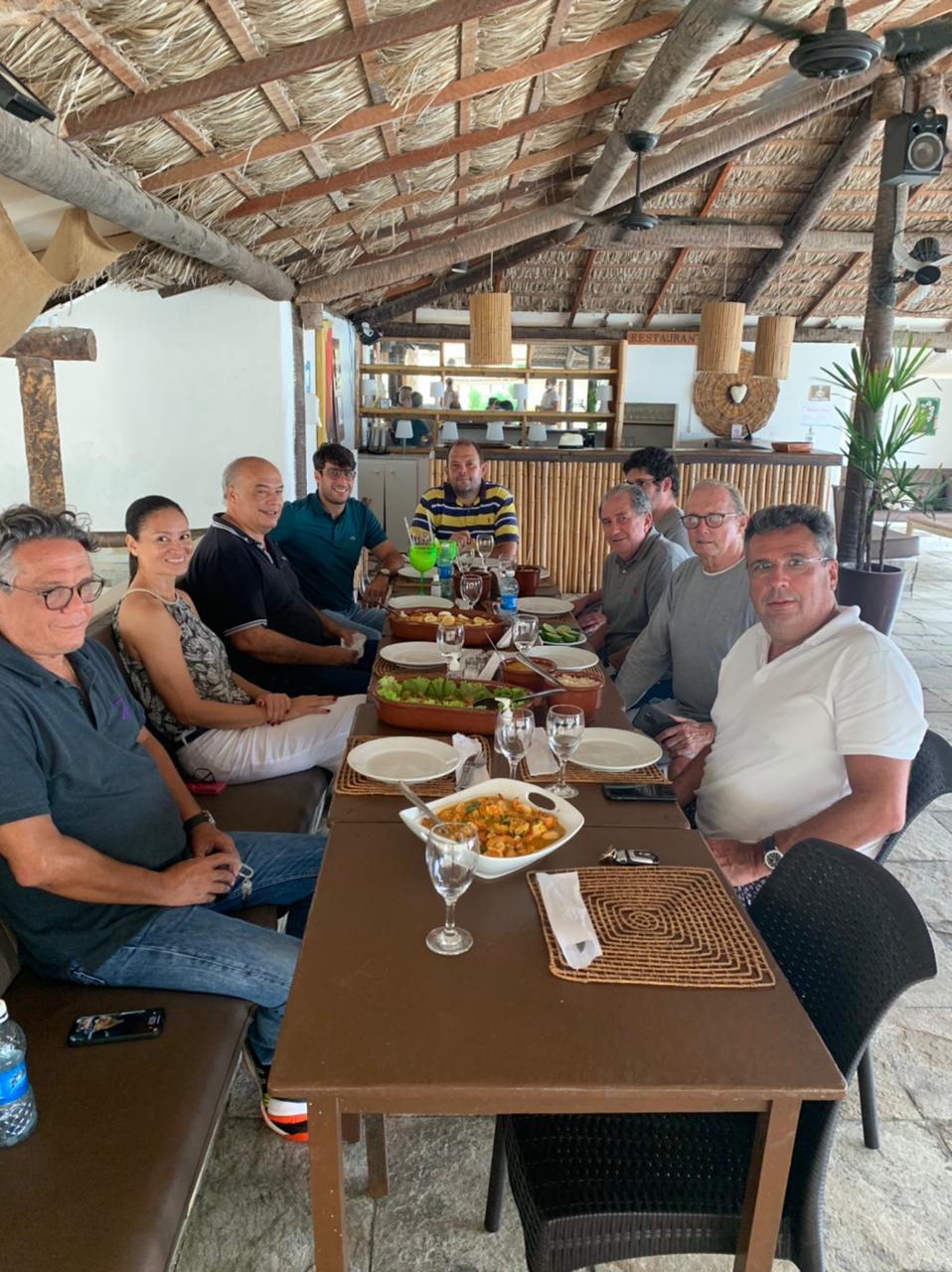A turma em almoço com os proprietários da Amagali, mais o genro de Newton, Daniel Gadelha, e o filho de Sérgio, Cirne Jr.