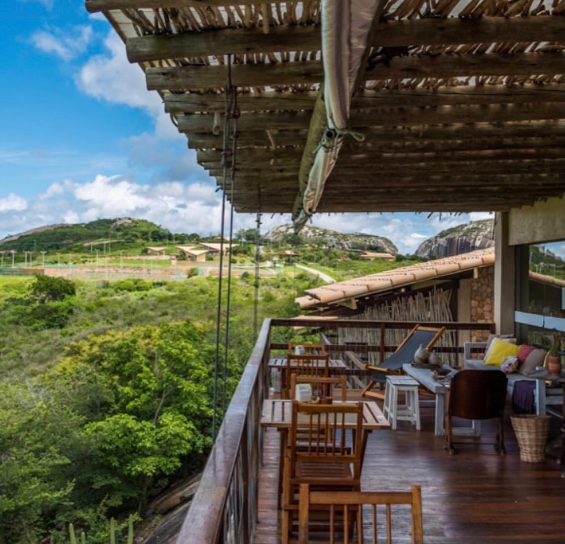 A varanda e uma das lindas vistas da Pousada de Charme Villas da Serra