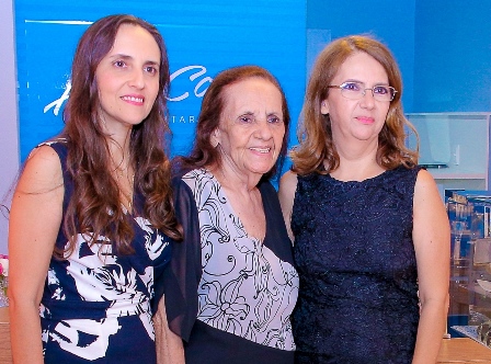 D.Aída com as filhas Aíla e Aidinha