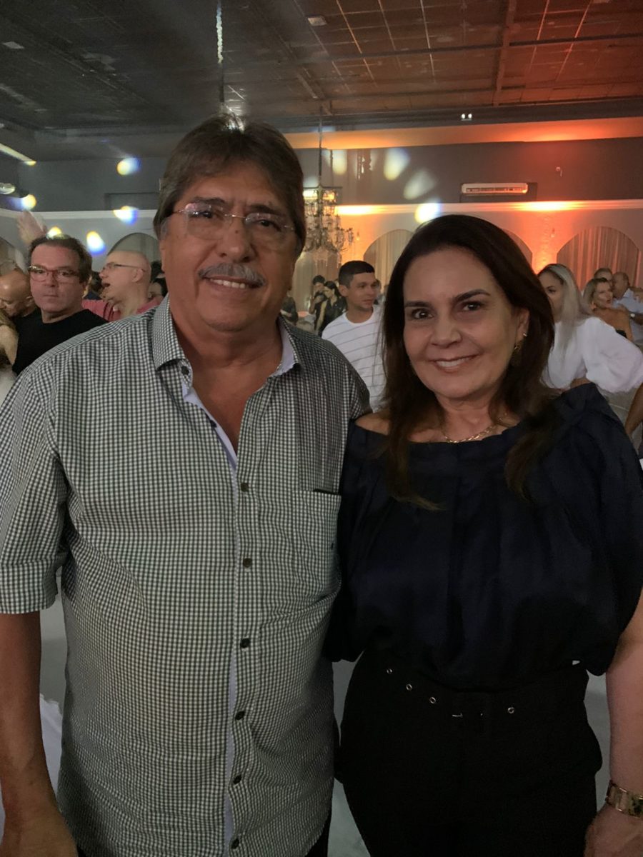 Eduardo Melo ganha para´bens da musa Márcia Bulhões