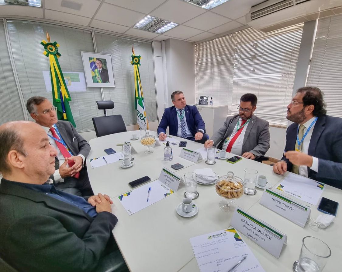 Em reunião na Embratur, Abdon Gosson, Fernando Fernandes, Edson Queiroz, Alexandre Motta e Habib Chalita