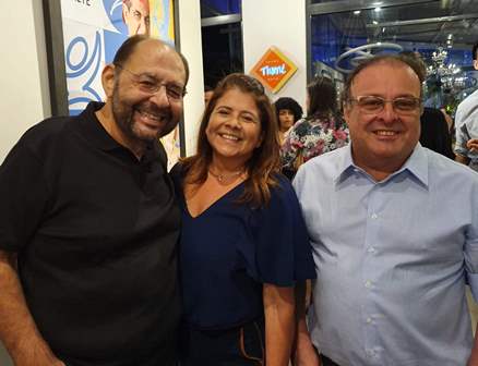 Dilma recebe felicidades do marido Gustavo Carvalho e do amigo Paulinho Freire