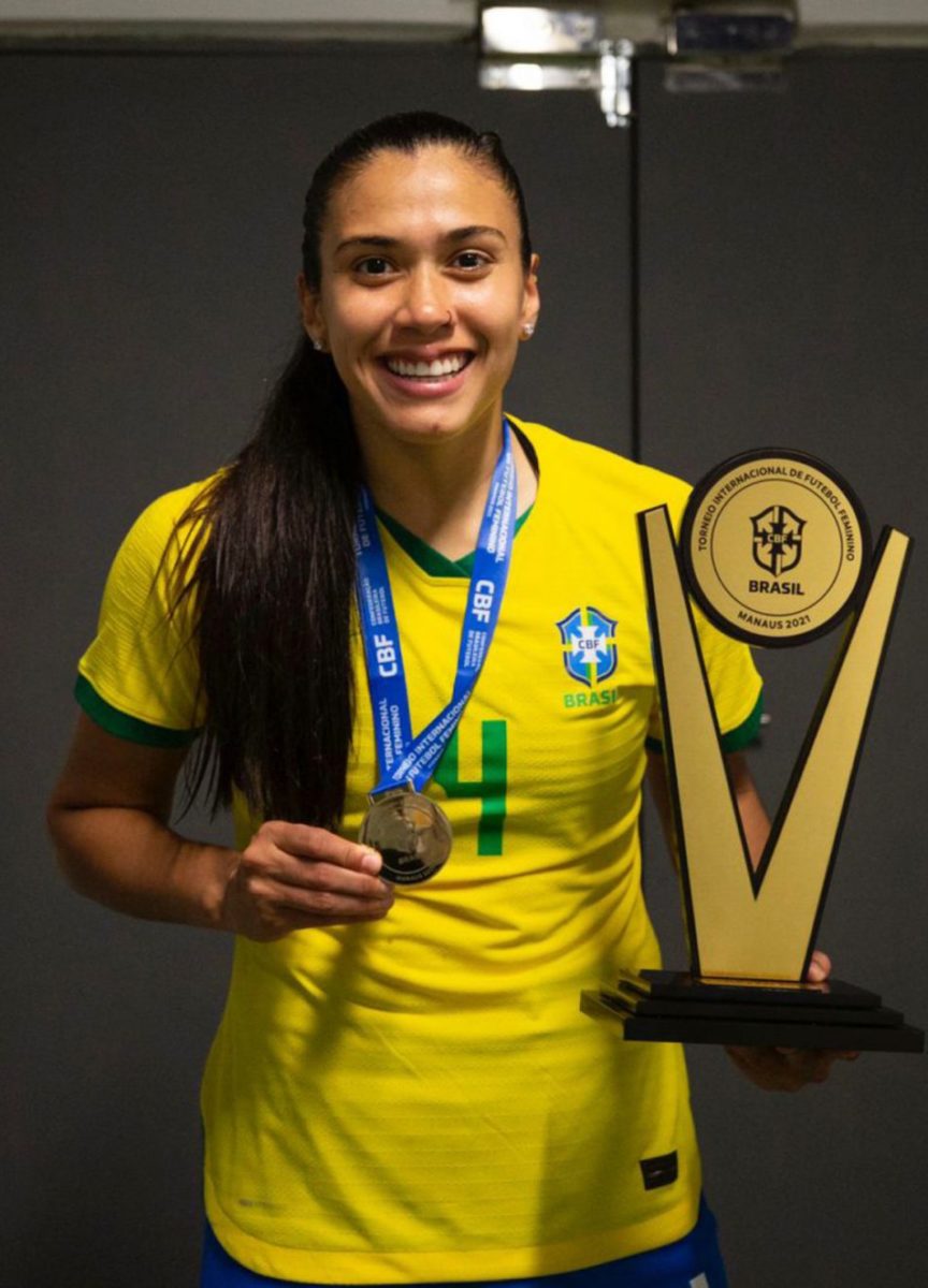 Antonia Silva, após ganhar sua primeira medalha de ouro pela Seleção Brasileira de Futebol Feminino.