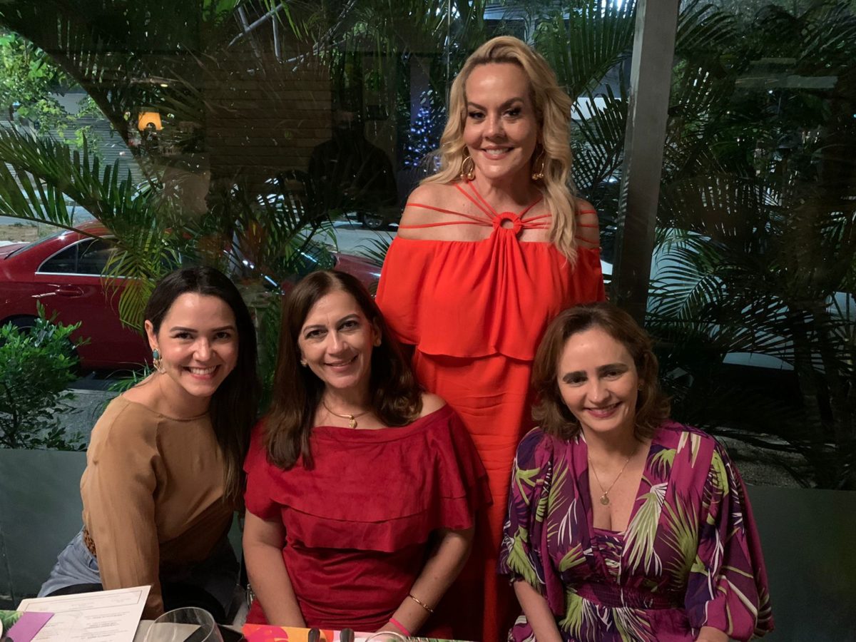 Vanessa Borges, Adriane Oliveira e Anna Leila Borges Santos em comemorações para Liz Helena Lopes