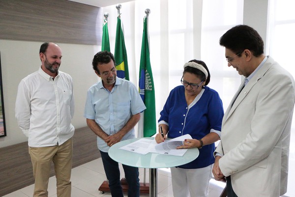 Assinatura cooperação Governo e TCE_Demis Roussos (1)