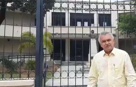 General Girão gravou vídeo cobrando reabertura das escolas em frente ao Atheneu