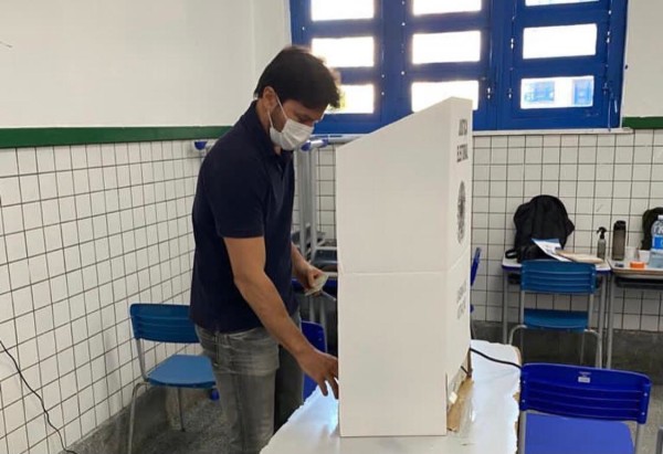 Fábio Faria vota