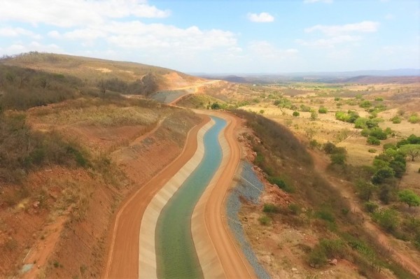 Os grandes empreendimentos hídricos que estão em andamento, como o Cinturão das Águas do Ceará (foto), receberam mais de R$ 1,7 bilhão em investimentos