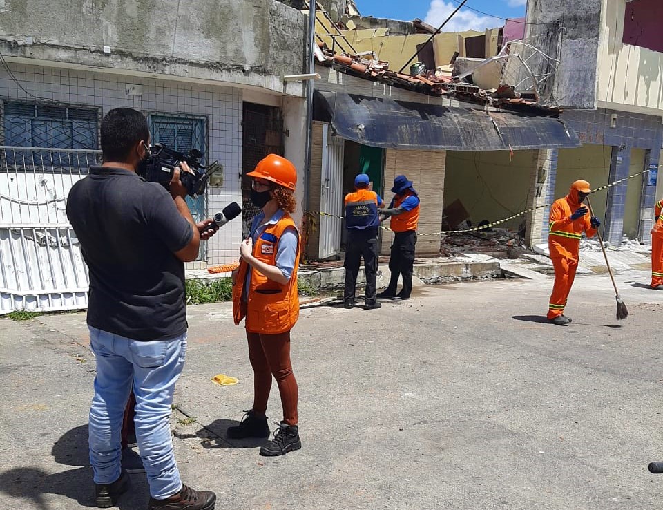 Semdes - Defesa Civil Municipal isola área de explosão em Mãe Luiza