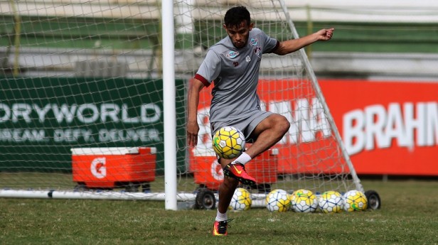 Gustavo Scarpa conclama a torcida para ajudar o Tricolor a reagir na competição (Foto: Nelson Perez/Fluminense )